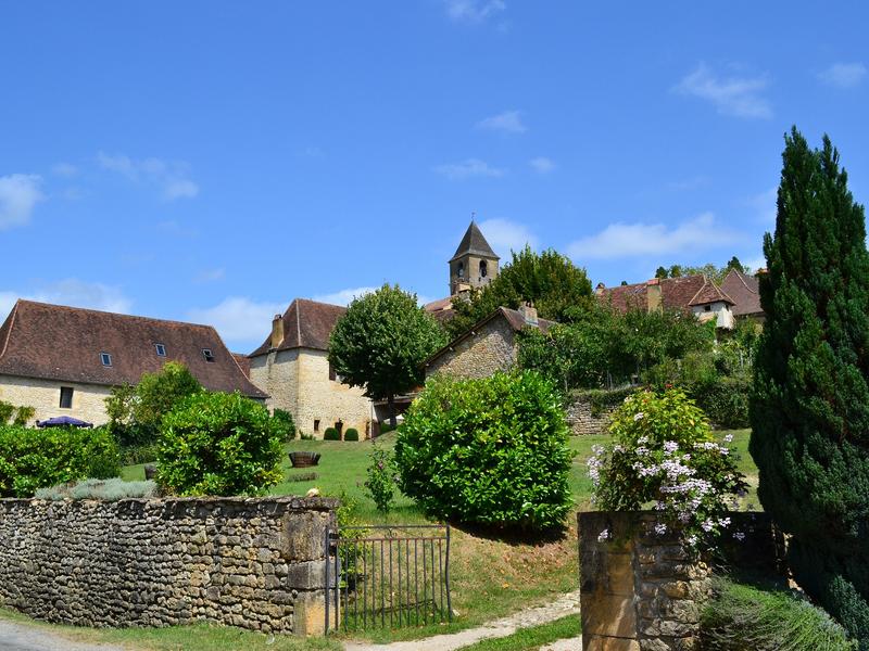Typisch dorpsgezicht in de Dordogne